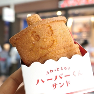 横濱ハーバースタジアム“出来立てハーバーくんサンド”満喫!ふわ生地×Wクリームのテイクアウトスイーツ