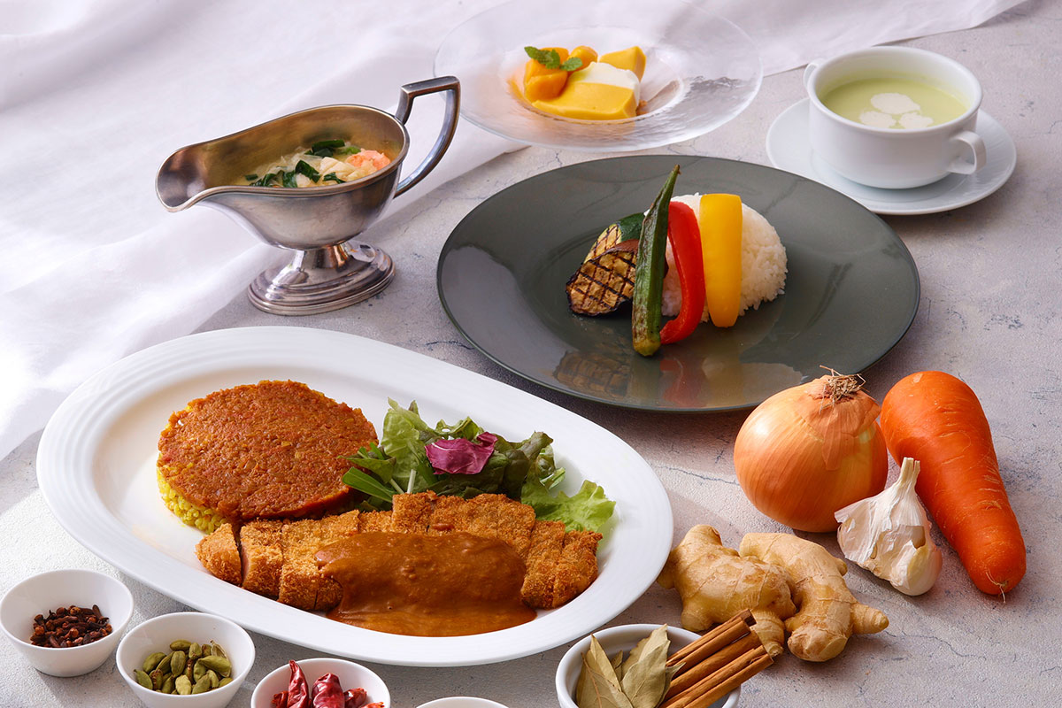ホテルニューグランド「ザ・カフェ」夏のカレーフェア開催！2026年は新作2種や伝統4種がお得なセットに