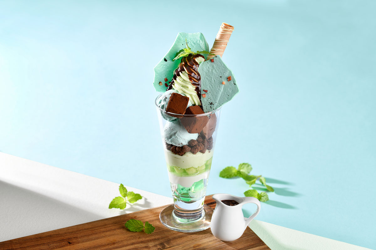 横浜・ホテルニューグランド「チョコミントパフェ」夏の1ヶ月限定で登場！メロンを加えた清涼感溢れる新作