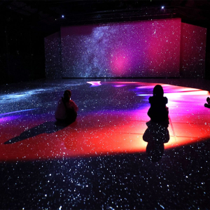 赤レンガ・アートプラネタリウム「星空を旅する」横浜から銀河へ!幻想的異空間に包まれる夏の涼やか旅体験