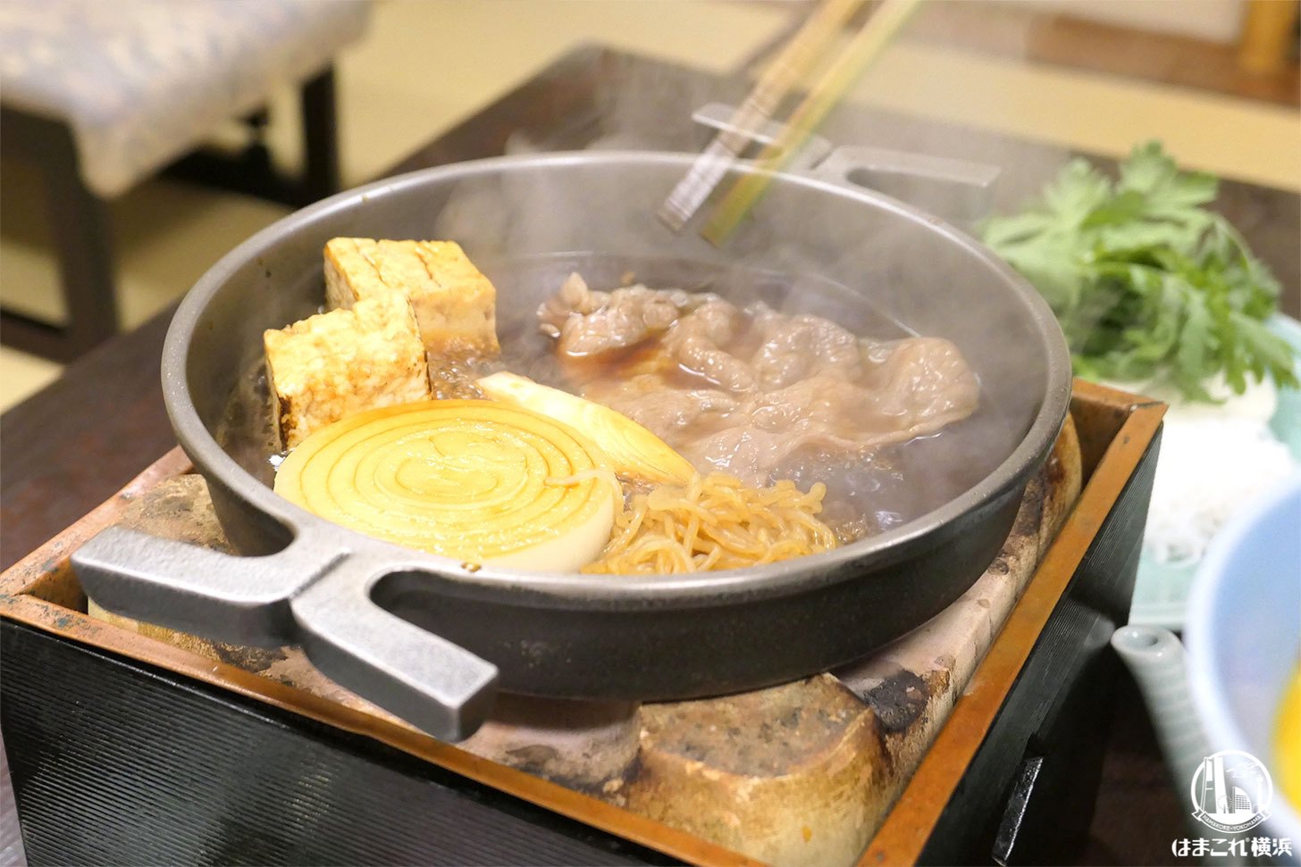 横浜の老舗牛鍋「じゃのめや」個室で和牛霜降肉をコース料理と共に舌鼓！120年以上続く伝統の味わい