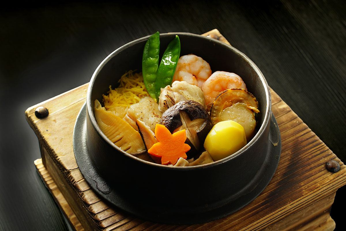 一番人気「五目釜飯」