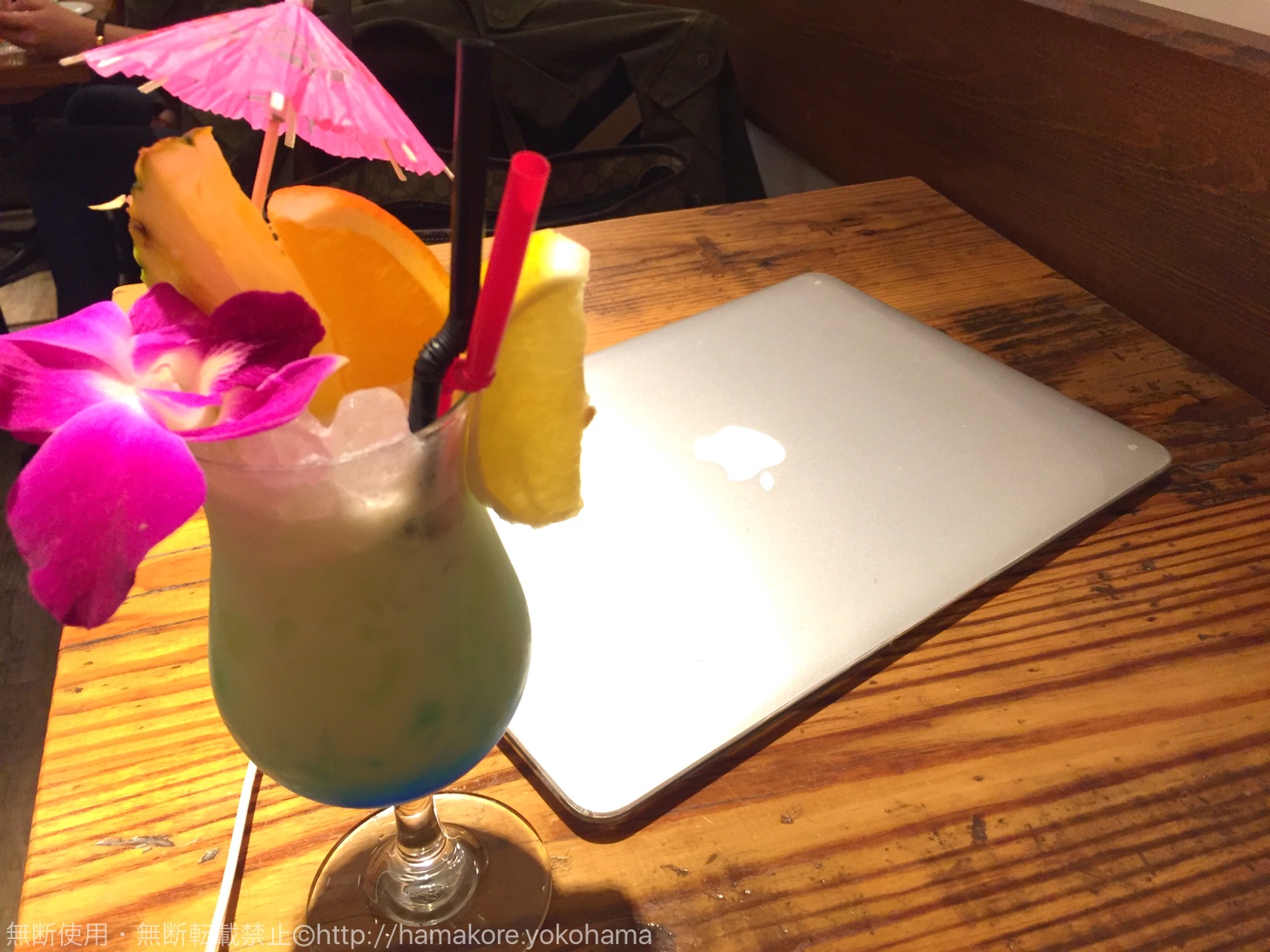 横浜駅 ハワイの雰囲気で電源カフェ「&RRainbow」