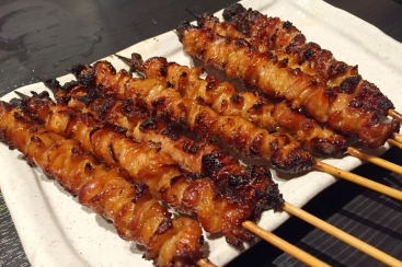 横浜駅 伝兵衛南 の美味しすぎる鶏皮 三日五回炙りは鶏皮嫌いな人も感動の逸品 はまこれ横浜