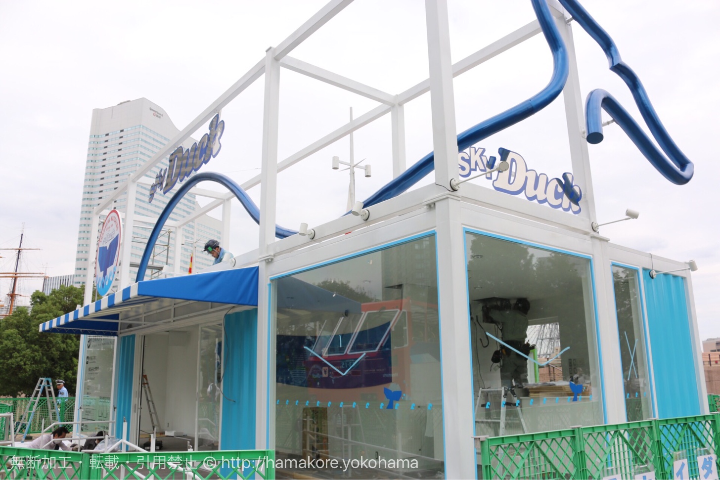 水陸両用バス 横浜（スカイダック）のチケット売り場が現在新設中！