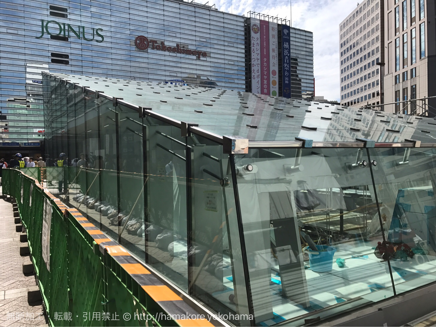 横浜駅西口 バスターミナル前 交番横 にガラスの建物が出現 ジョイナス地下に繋がるのか はまこれ横浜
