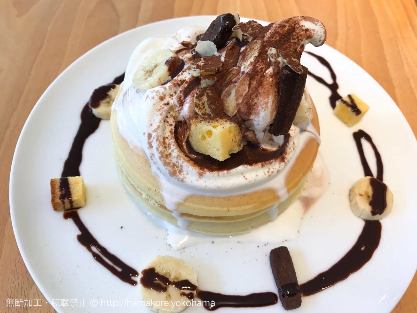 横浜中華街「パンケーキ リストランテ」でモチっと食感が美味しい3段のデビルパンケーキを食べて来た！