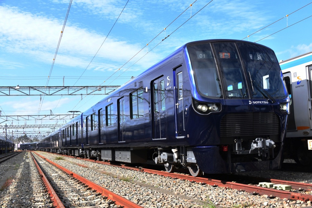 相鉄線新車両「20000系」が2月11日に横浜駅で出発式