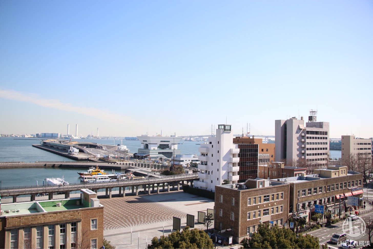神奈川県庁本庁舎（キングの塔）展望台から見た横浜港