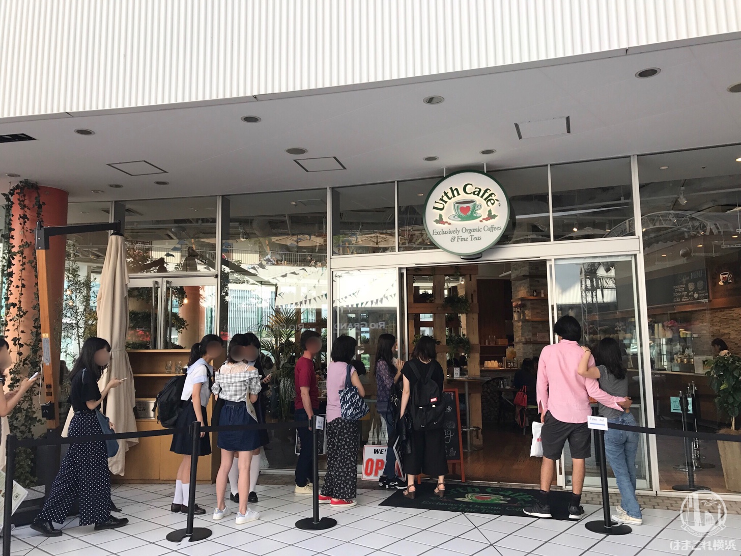 アースカフェ 横浜ベイクォーター店 混雑