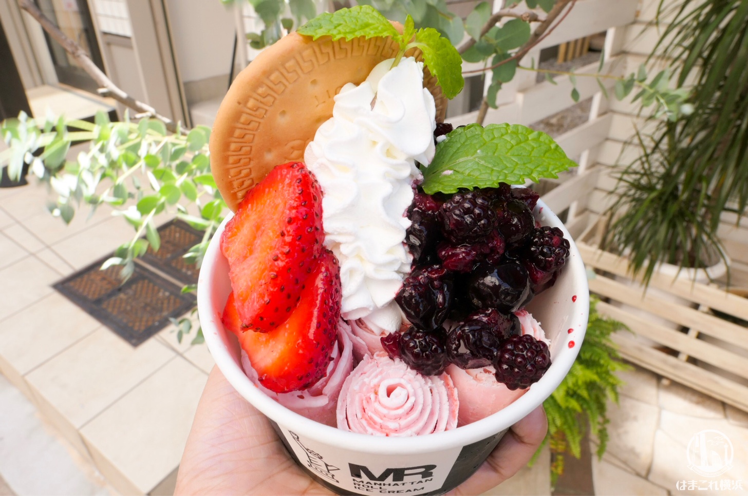 横浜元町「マンハッタンロールアイスクリーム」の出来立てアイス新感覚！新鮮フルーツも美味