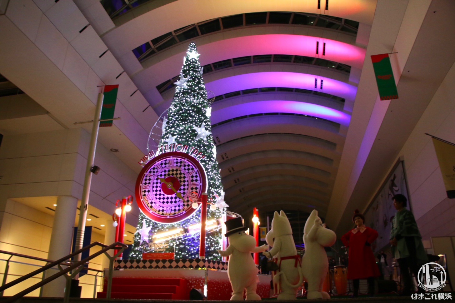 2018年 クイーンズスクエア横浜のクリスマスツリー点灯！今年話題の曲と光で演出