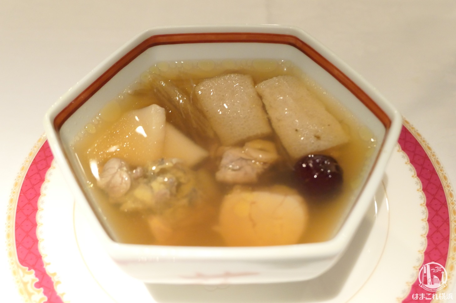 スッポンと気仙沼産フカヒレの薬膳スープ