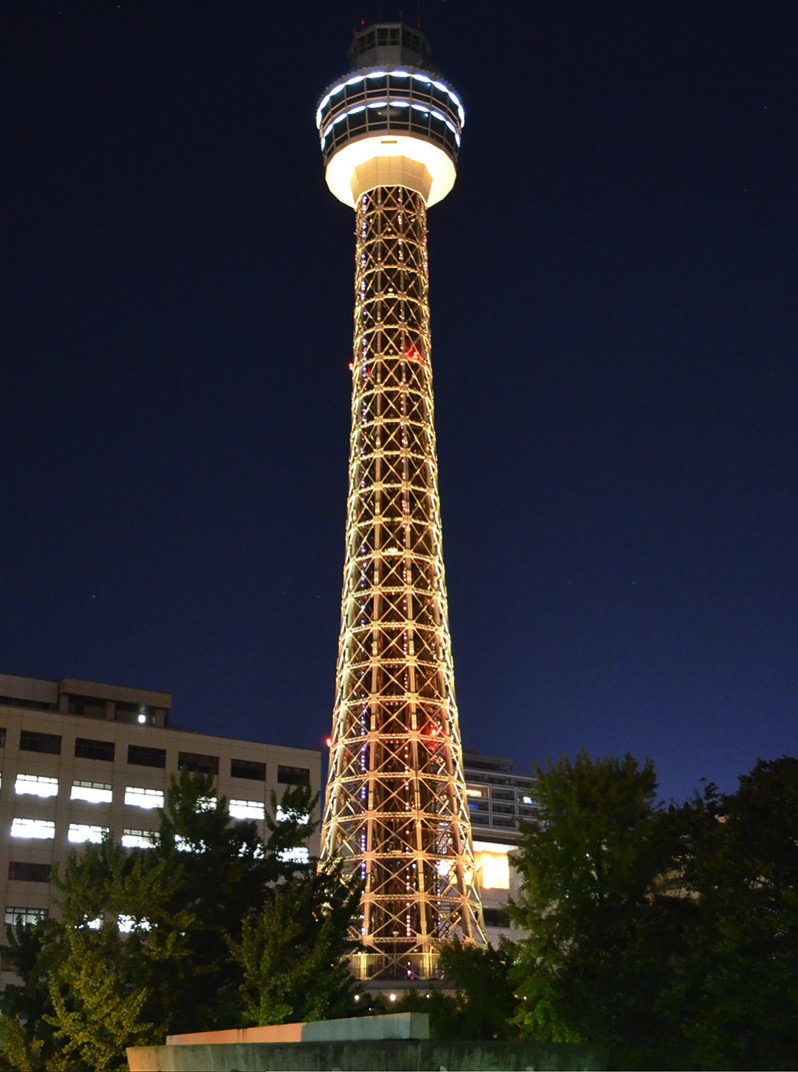 横浜マリンタワーがグレープフルーツカラーに！特別プランも提供
