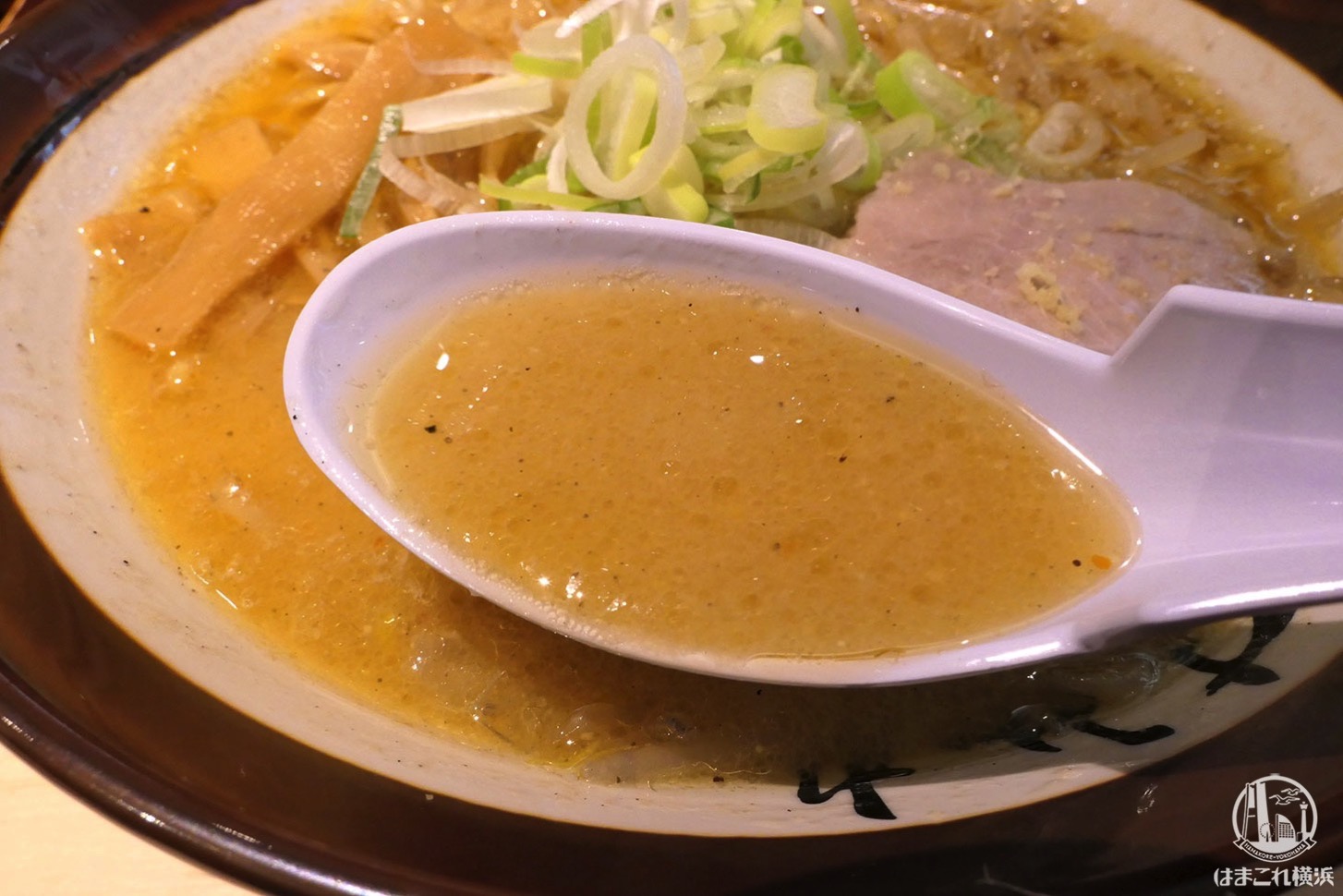 すみれ 横浜店 味噌ラーメン スープ