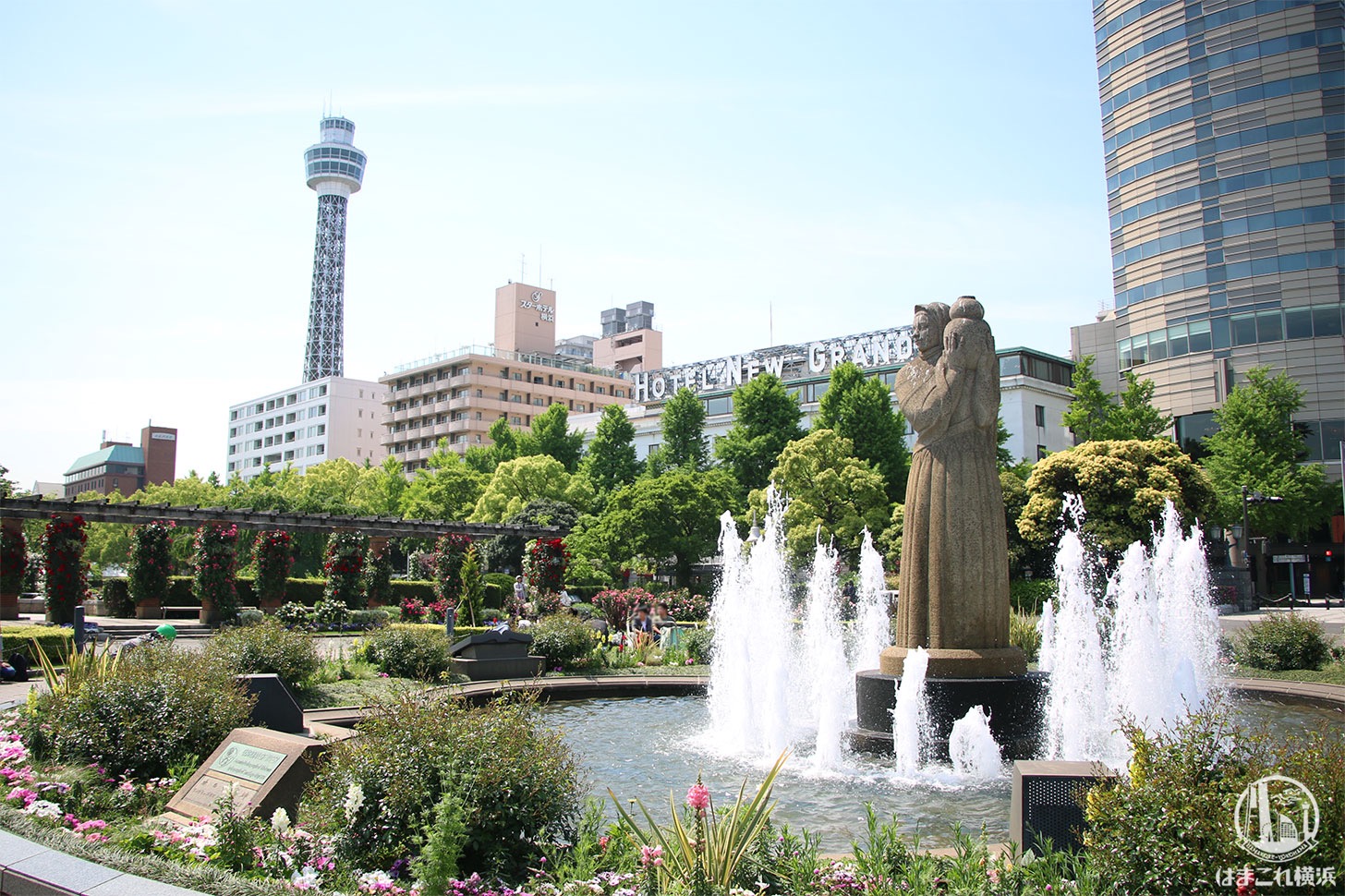 山下公園 噴水と横浜マリンタワー