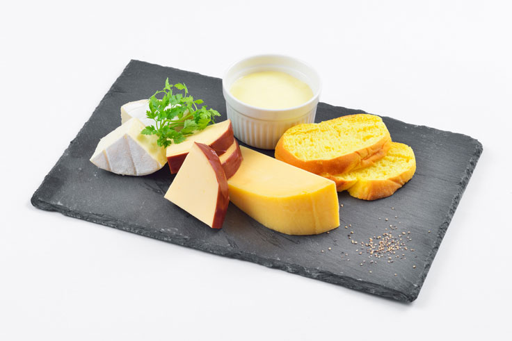9月 チーズセット（フォンデュチーズ／北海道産チーズステーキ／チーズ味噌漬け／スモークチーズ）