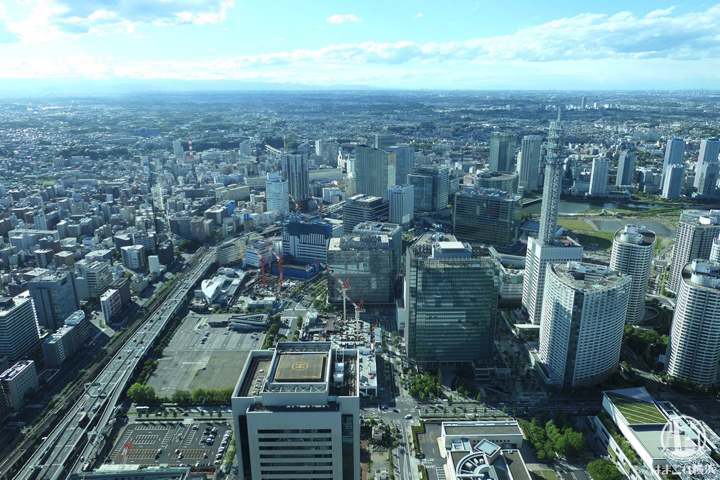 展望フロア「スカイガーデン」から見た横浜駅側