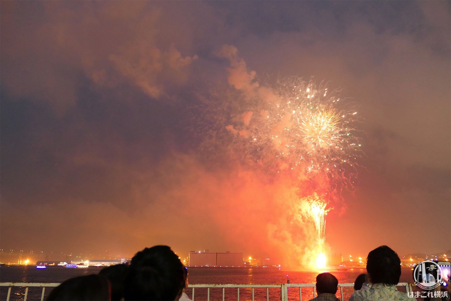 横浜スパークリングトワイライト 大さん橋 ペア席から見た打ち上げ花火