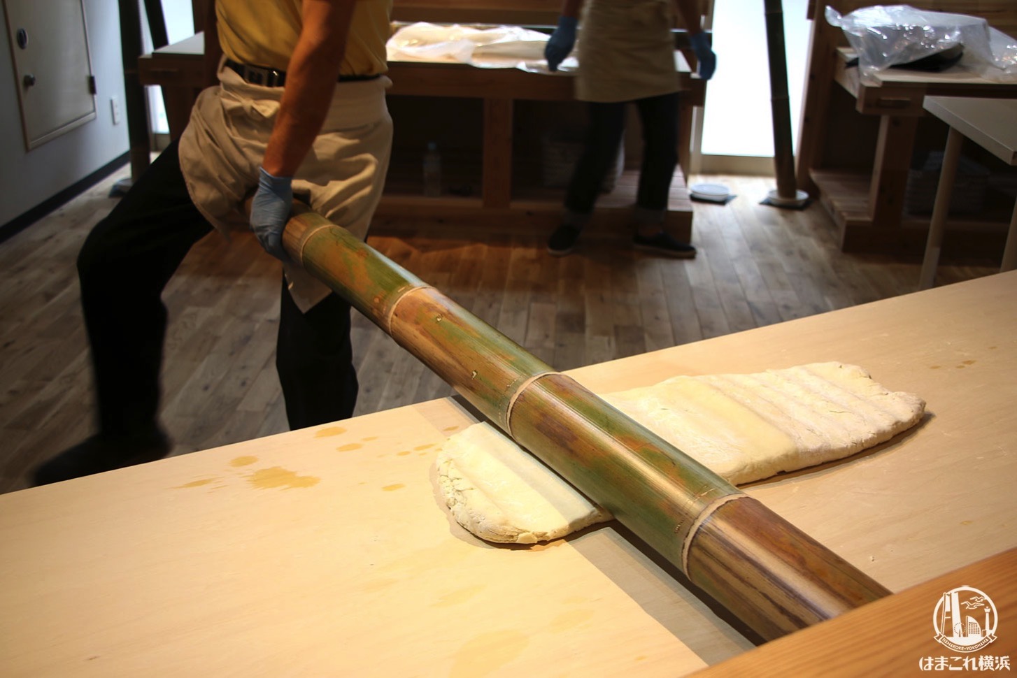 新横浜ラーメン博物館で青竹打ち麺作り体験開始！粉から作って試食まで