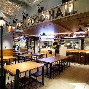横浜ハンマーヘッドのラーメン店「ジャパンラーメンフードホール」に全5店舗集結！