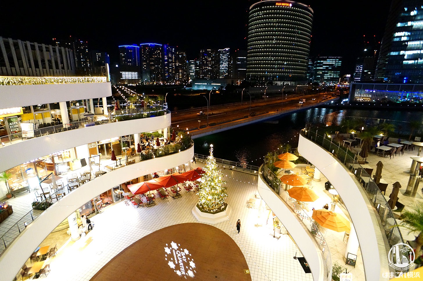 横浜ベイクォーター クリスマスツリーと夜景