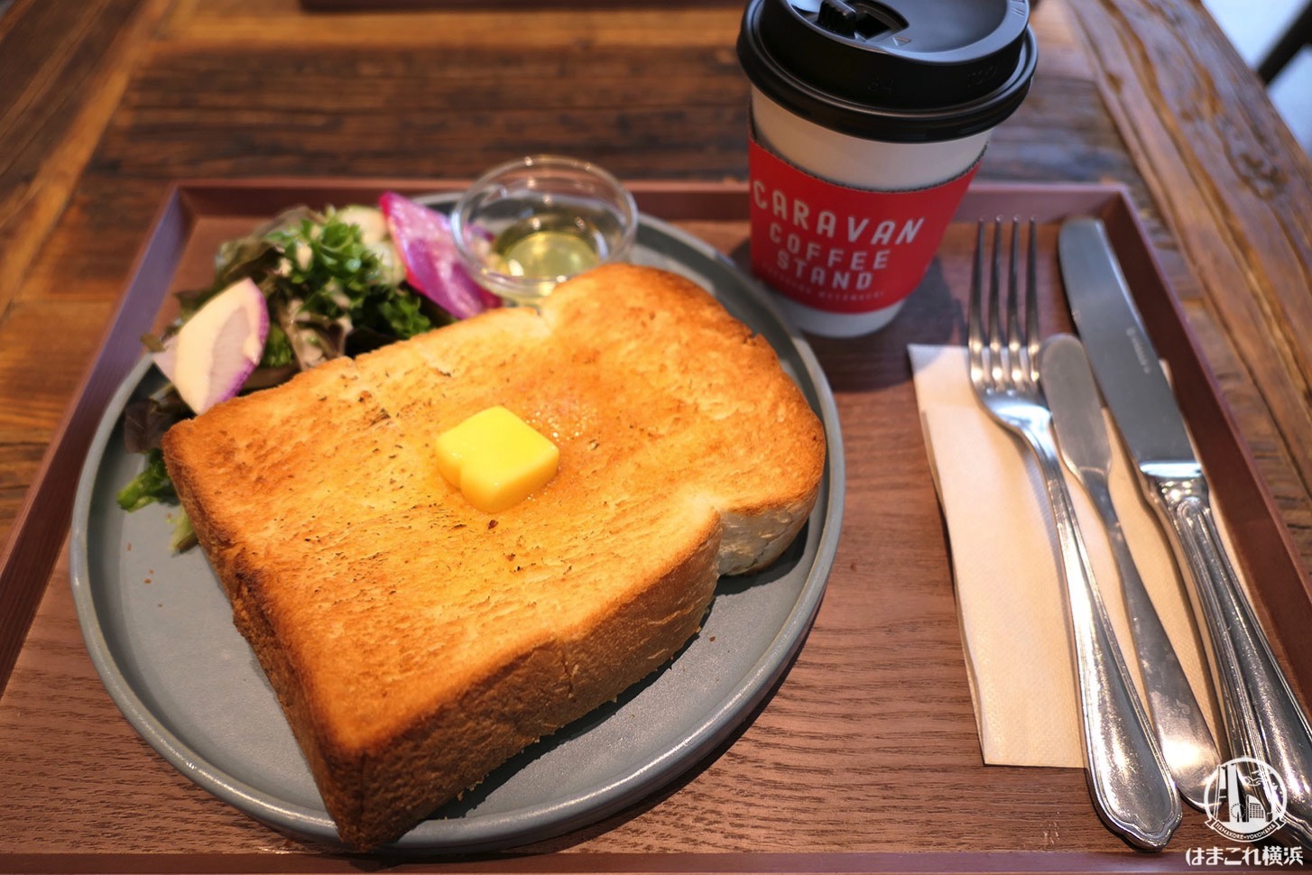 キャラバンコーヒースタンド 横浜元町は朝食ワンコインで開放感も魅力のカフェ！