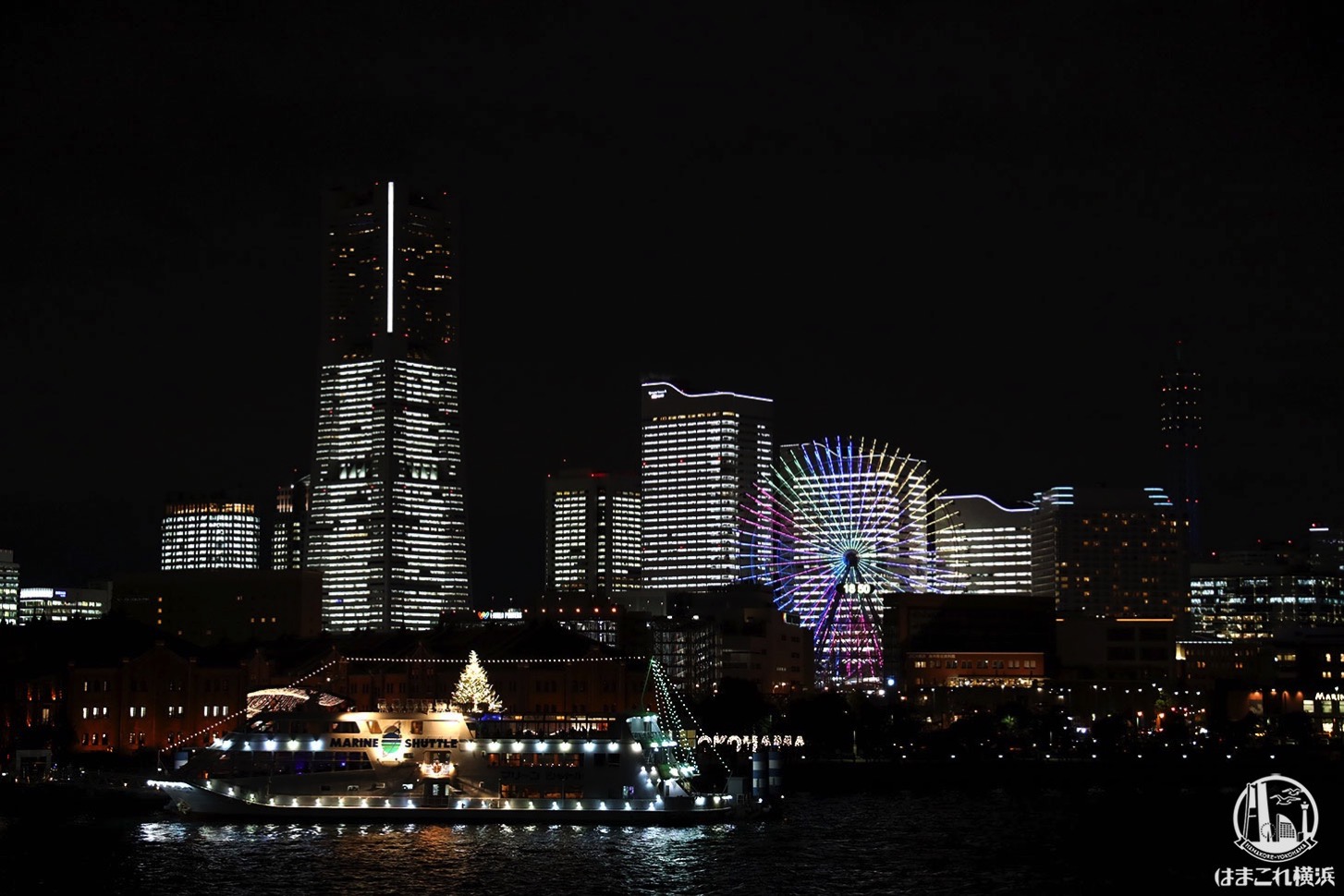 横浜港大さん橋から見た夜景・タワーズミライト