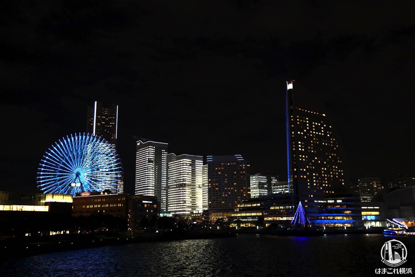 横浜ハンマーヘッドから見た夜景・タワーズミライト