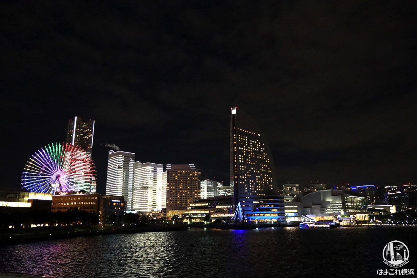 横浜ハンマーヘッドから見た夜景・タワーズミライト