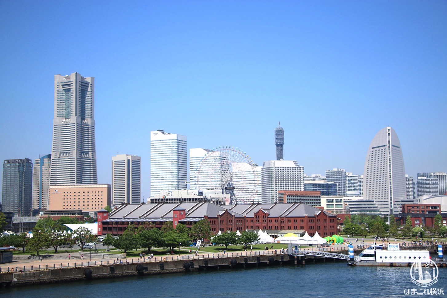 横浜港大さん橋国際客船ターミナル 屋上から見たみなとみらいの景色