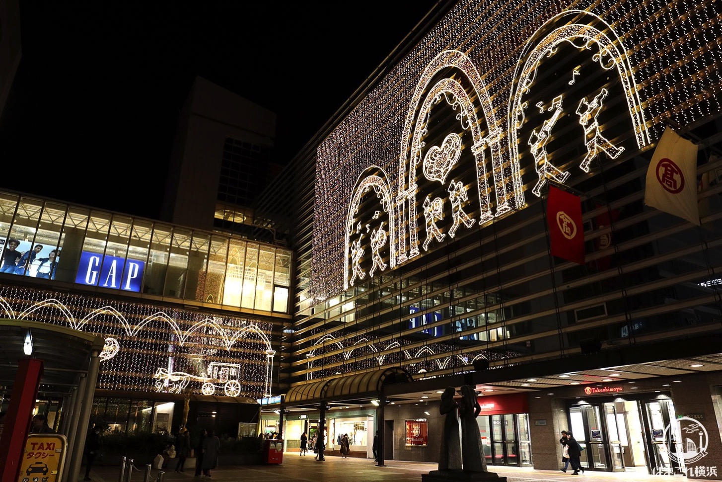横浜駅西口、イルミネーションと音楽で駅前が華やかに彩られる！