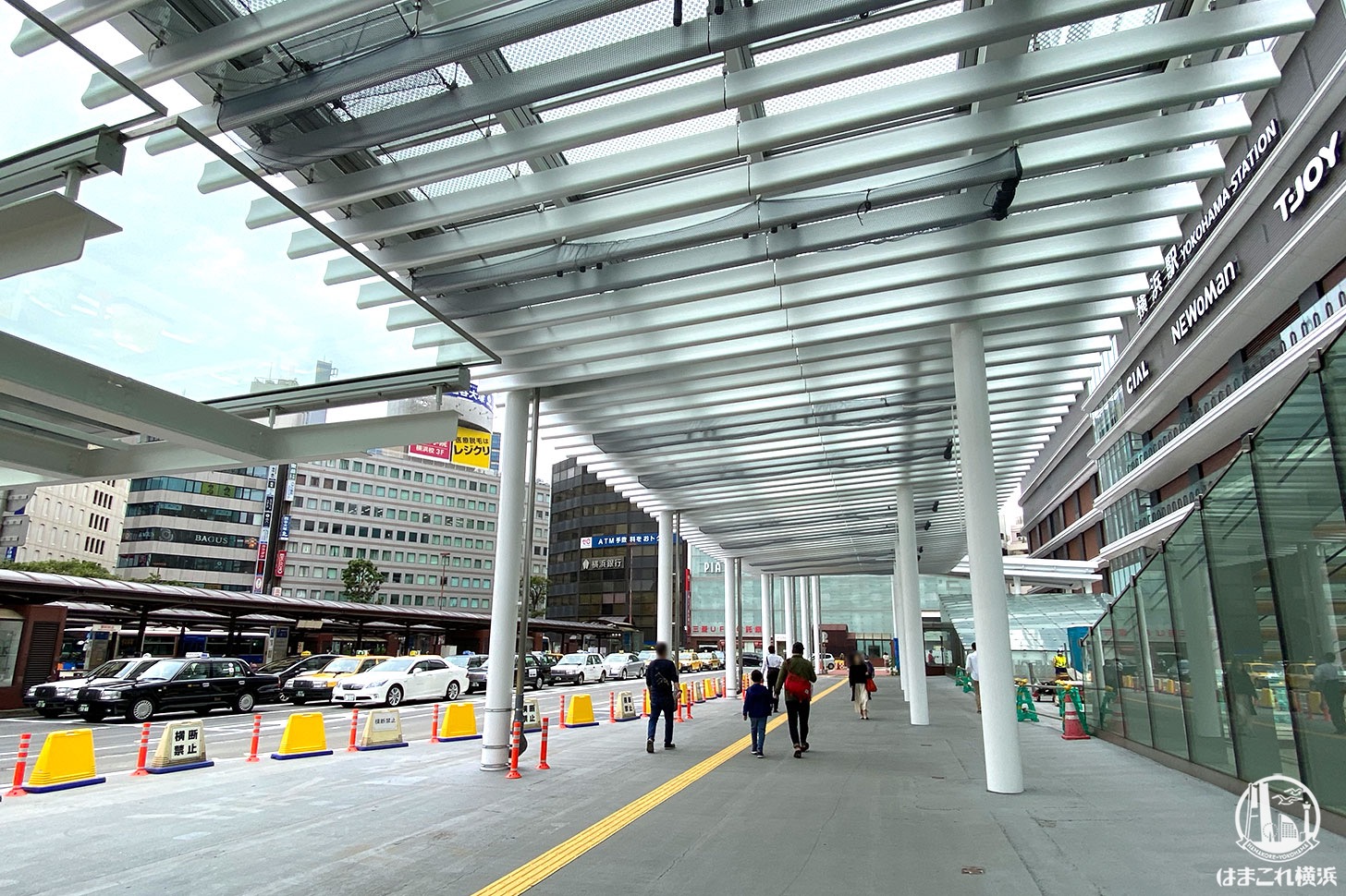横浜駅西口 駅前広場の屋根が一部お披露目、通行可能に