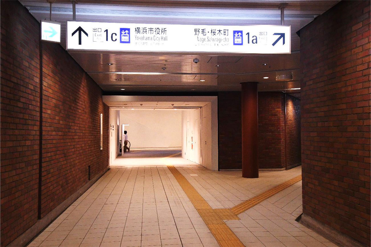 横浜市役所連絡口(馬車道駅 1c 出入口)
