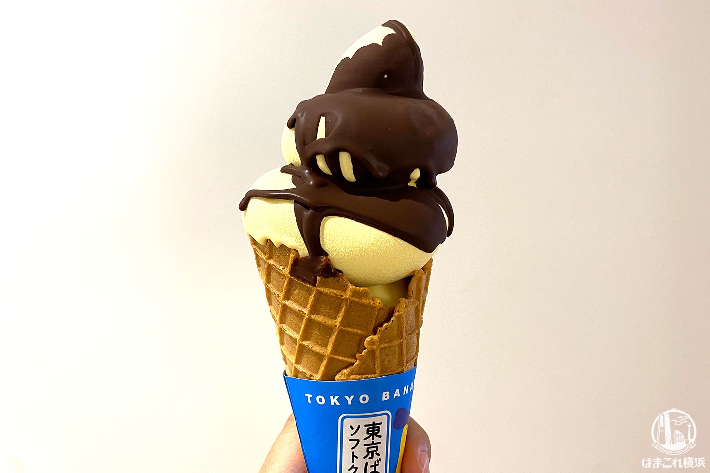 東京ばな奈ソフトクリーム チョコがけばな奈味