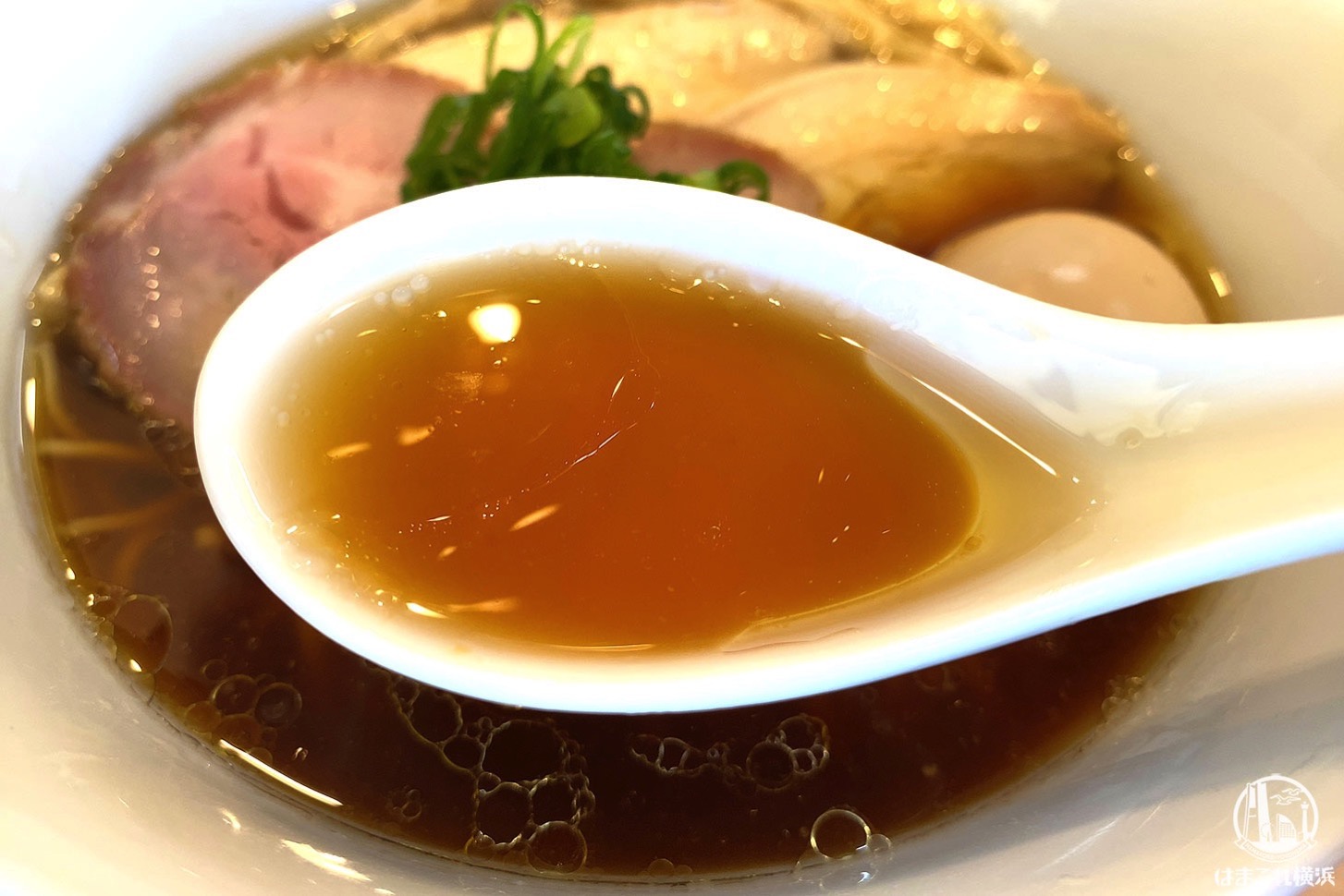 特製醤油ラーメン 醤油スープ