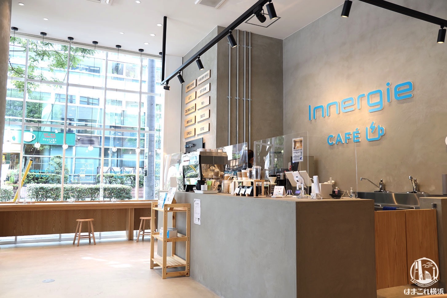 横浜「Innergie CAFÉ」はオニバスコーヒー飲める希少カフェ！電源席多数、EV充電スタンドも