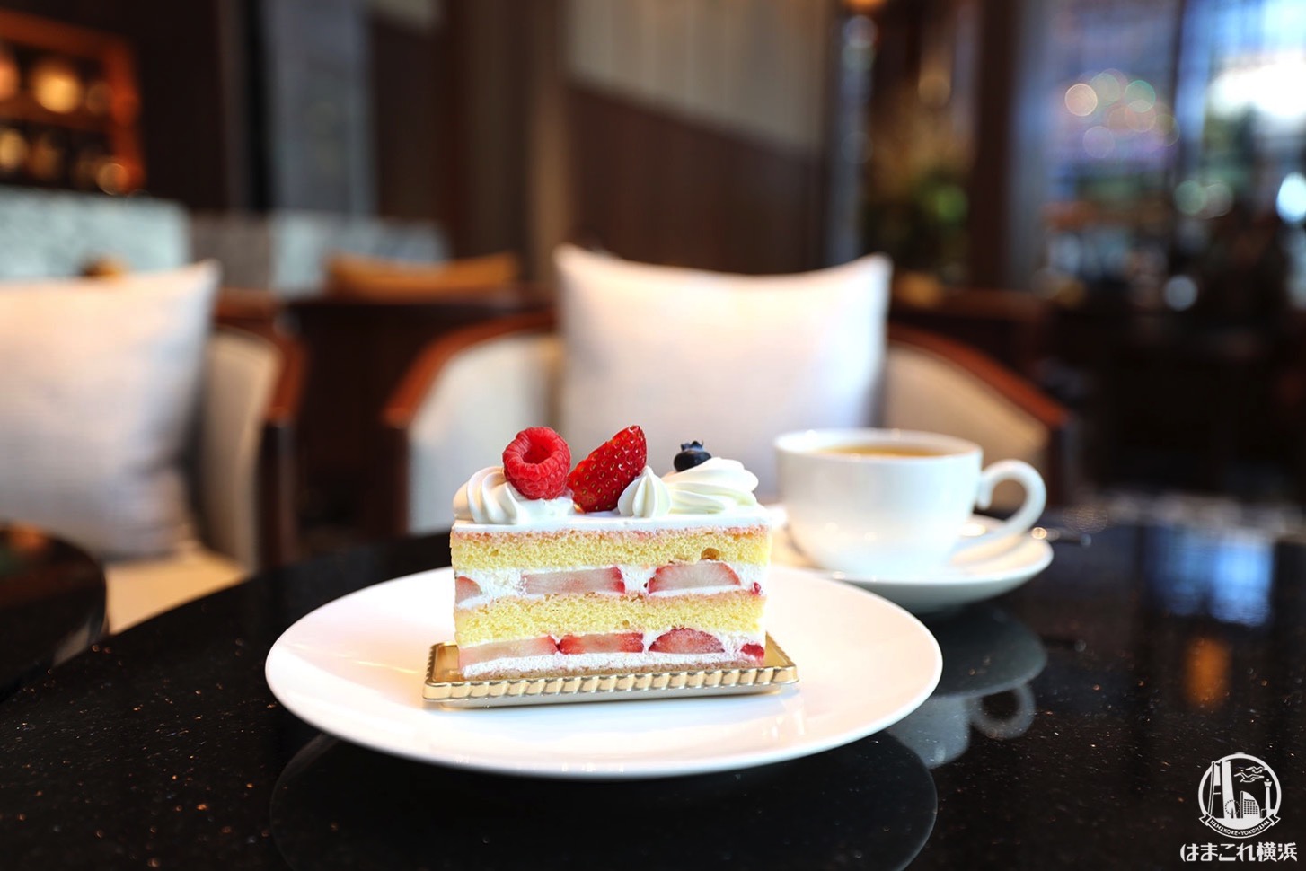 ハイアットリージェンシー横浜のラウンジカフェがお洒落で落ち着く！ケーキとカフェラテ