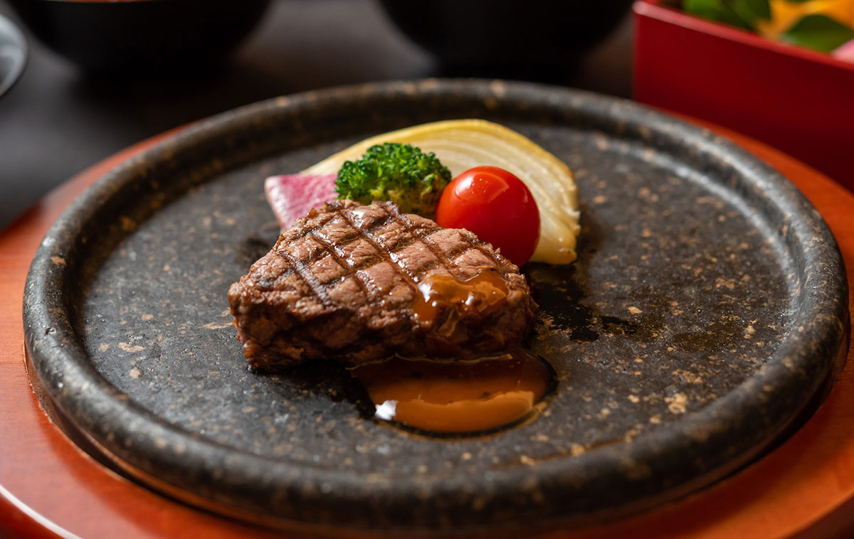国産牛フィレ肉の石焼ステーキ
