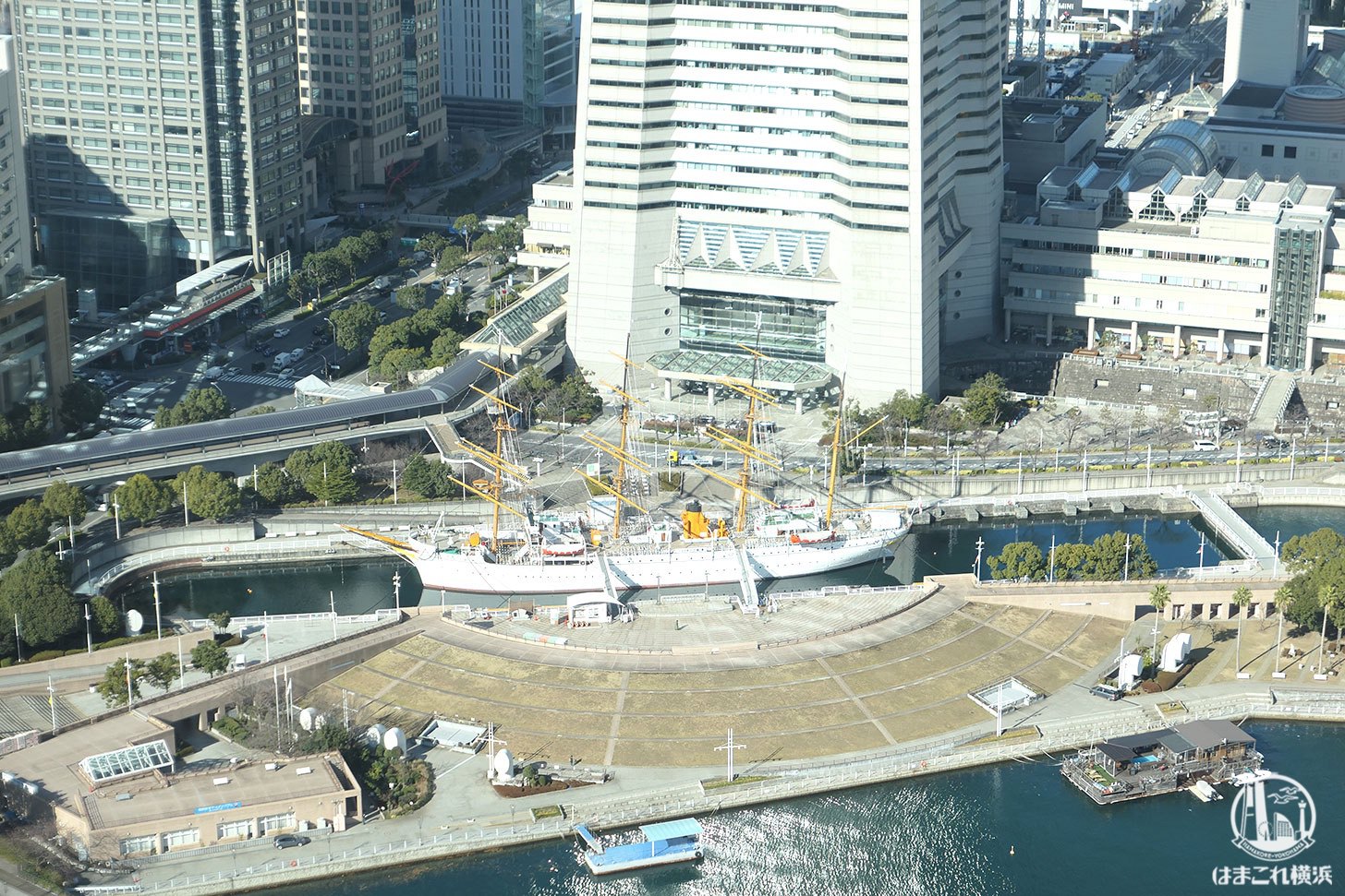 ザ・タワー横浜北仲 無料展望フロアから見た帆船日本丸