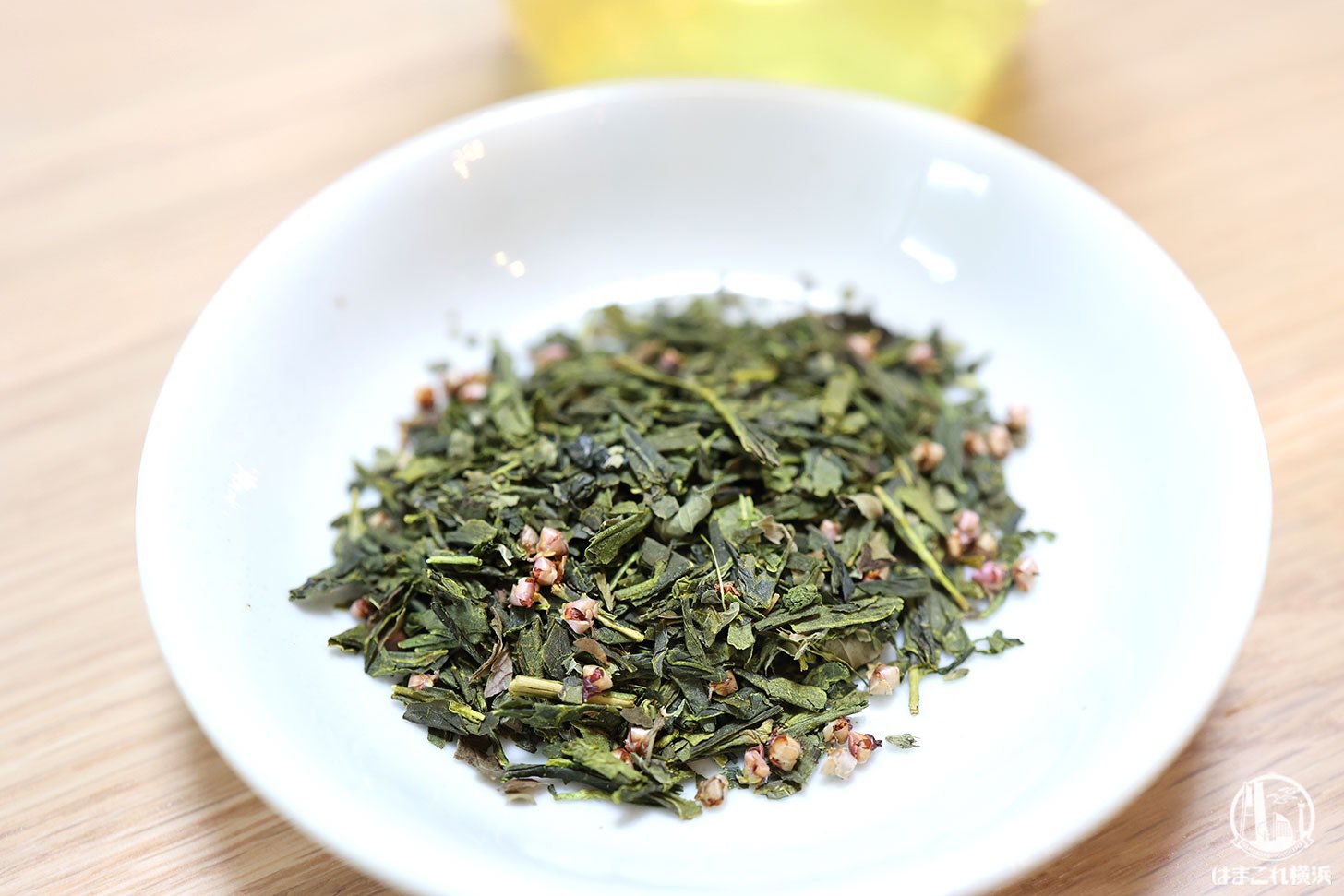 白桃の甘酸っぱい香りとまろやかな緑茶の味わいの茶葉