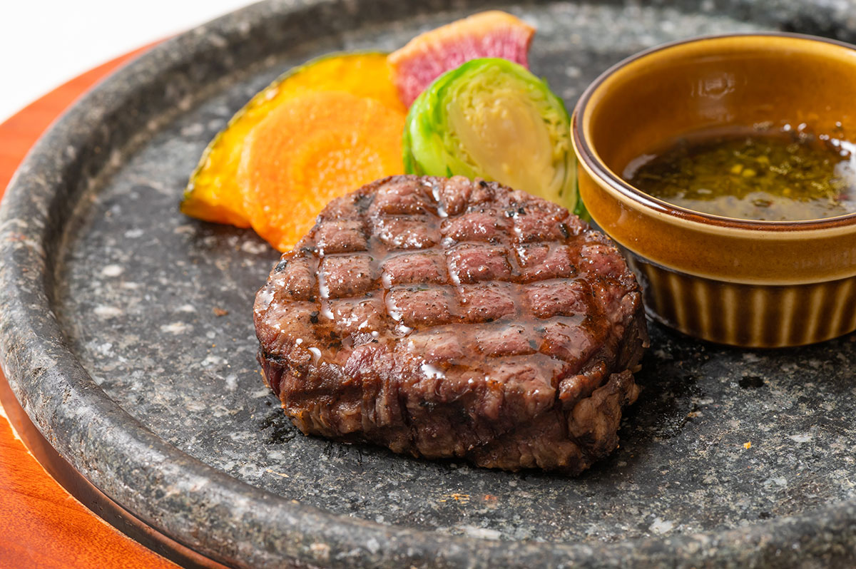 北海道産黒毛和牛「e-びーふ」の石焼ステーキ