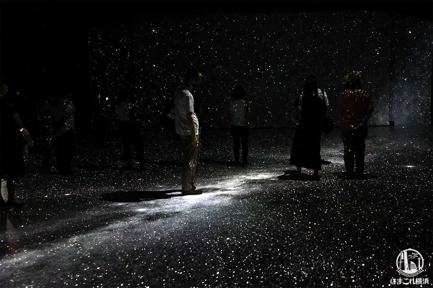 横浜赤レンガ倉庫「アートプラネタリウム」宇宙を歩く幻想的な新体験型イベントだった！