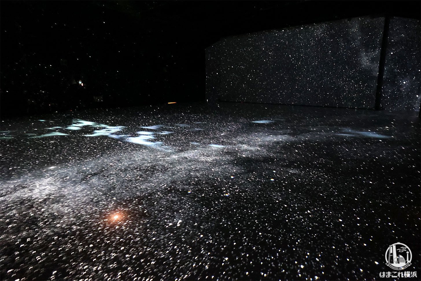 赤レンガ・アートプラネタリウム「星と歩く」体験風景