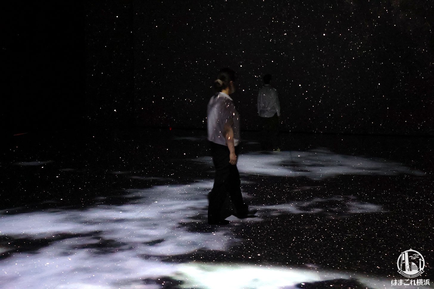 赤レンガ・アートプラネタリウム「星と歩く」体験風景
