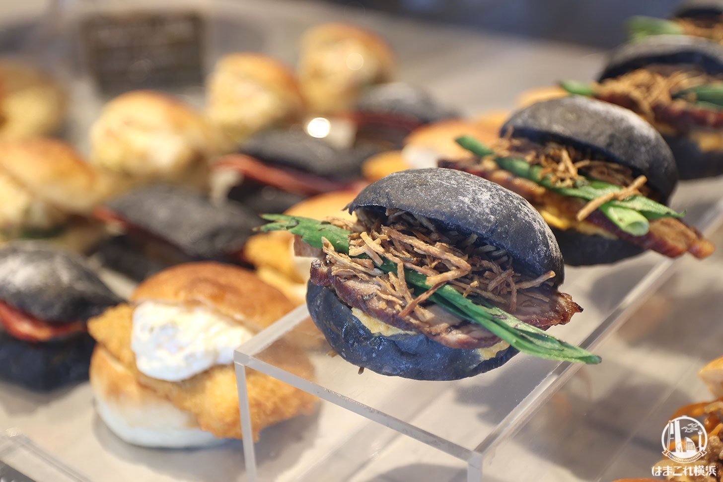 ベンハー・尾島商店のパン屋は惣菜パンも豊富で焼豚バーガー絶品！横浜・桜木町駅至近